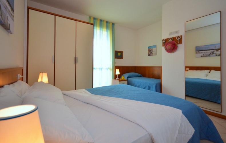 Bilo B-5 ložnice pro 3 osoby, Aparthotel Marco Polo Villagio, Bibione, Itálie, KM TRAVEL