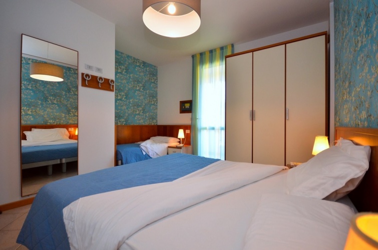 Trilo C1-7 ložnice pro 3 osoby, Aparthotel Marco Polo Villagio, Bibione, Itálie, KM TRAVEL