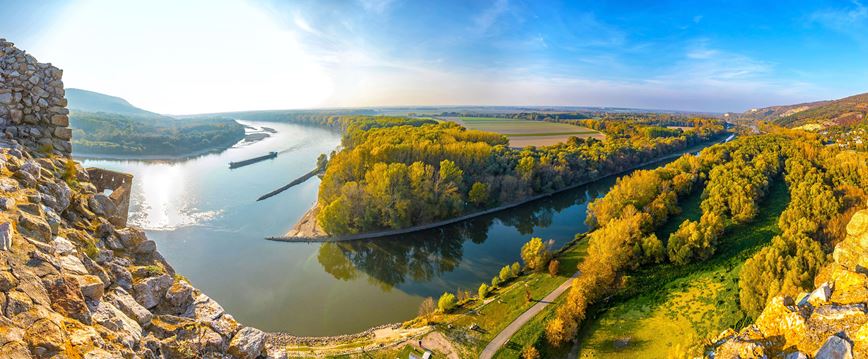KM TRAVEL, hrad Děvín, pohled na soutok řek Moravy a Dunaje