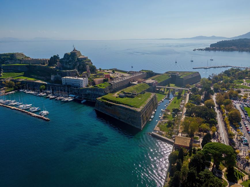 KM TRAVEL  Stará benátská pevnost ve městě Korfu, hlavním městě ostrova Kerkyra, Řecko