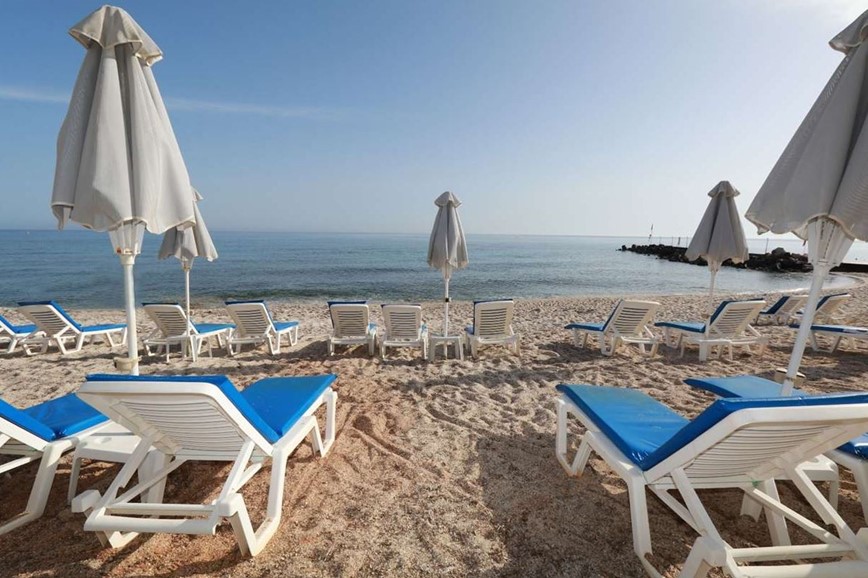 Písečná pláž u Annabelle Beach Resort hotel, Anissaras, Kréta, Řecko