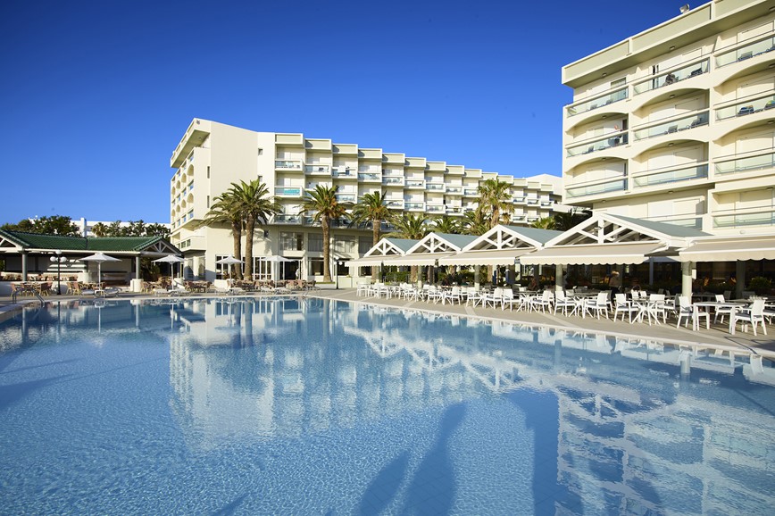 2 budovy hotelu Apollo Beach, Faliraki, Rhodos, Řecko, KM TRAVEL