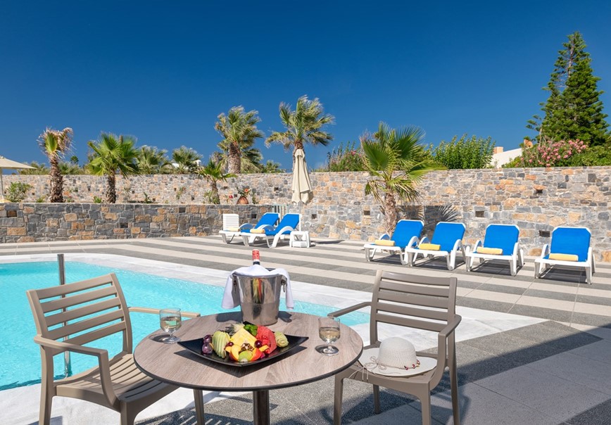 Rodinný mezonet má soukromý bazén, Čtyř lůžkový rodinný pokoj v hlavní budově s výhledem na moře, Arina Beach, Kokini Hani, Kréta, Řecko, KM TRAVEL