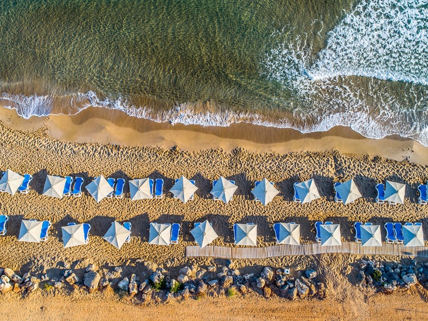 Vstup do moře je písečný a pozvolný, Arina Beach hotel, Kokini Hani, Kréta, Řecko, KM TRAVEL