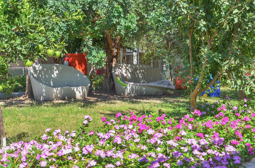 KM TRAVEL, Turecko, Side, hotel Altinkum Park, areál hotelu se zahradou