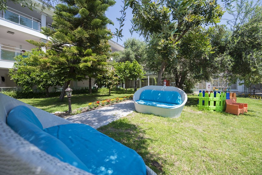 KM TRAVEL, Turecko, Side, hotel Altinkum Park, posezení v zahradě