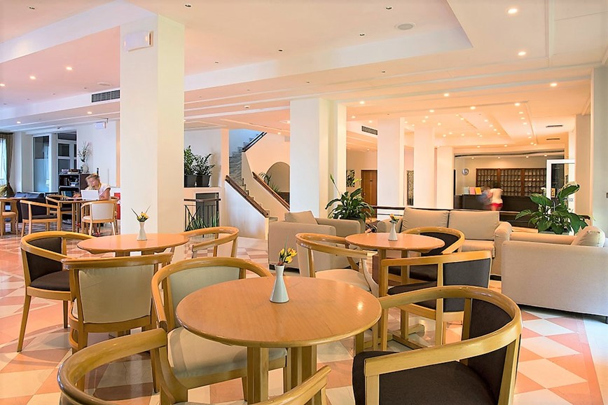 KM TRAVEL Ag. Ioannis Peristeron hotel Corfu Senses Resort lobby bar