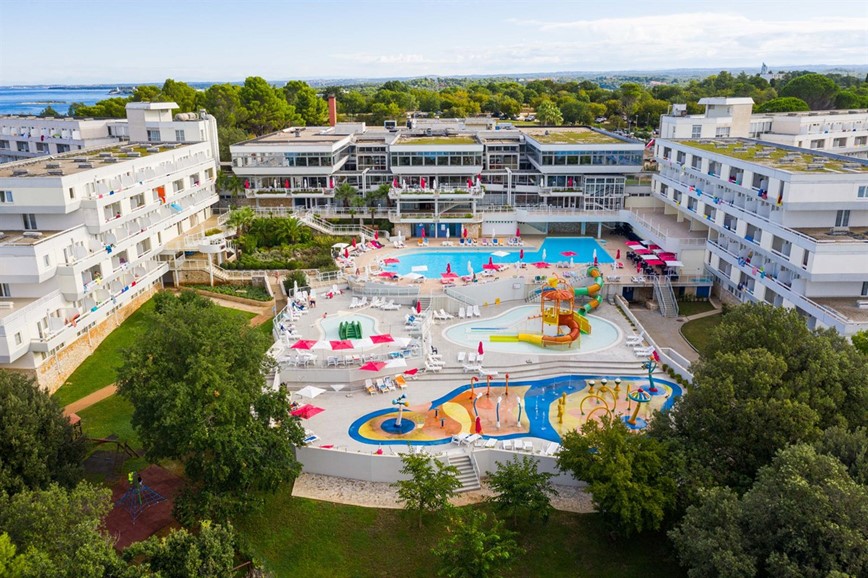 KM TRAVEL Chorvatsko Poreč hotel Delfin