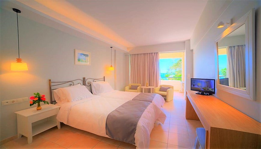 KM TRAVEL Dassia hotel Elea Beach dvoulůžkový pokoj