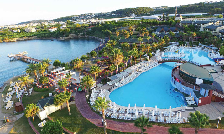 KM TRAVEL, Turecko, hotel Incekum Beach pohled na bazén a pláž
