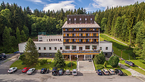 hotel kamzík dovolená v české republice jeseníky malá morávka kmtravel