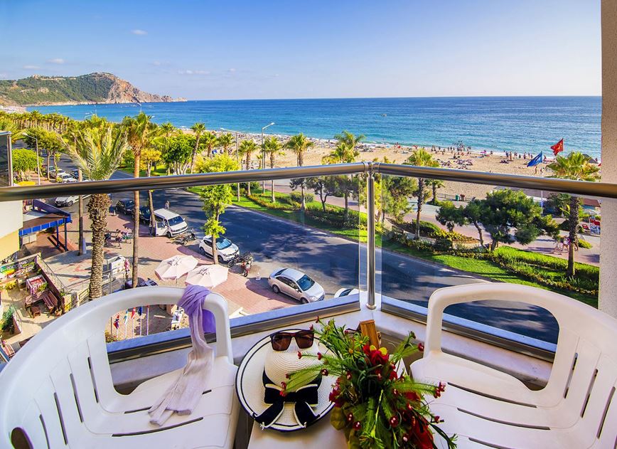 Hotel Kleopatra Ada Beach, výhled na pláž a pevnost, Alanya, Turecko, KM TRAVEL 