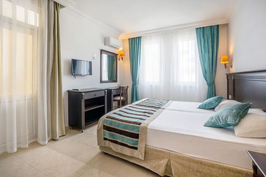 Ložnice rodinného pokoje v hotelu Kleopatra Royal Palm, Alanya, Turecko, KM TRAVEL