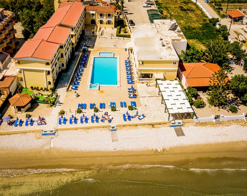 Pohled na Hotel Konstantin Beach, Alykes, Zakynthos, Řecko, KM TRAVEL