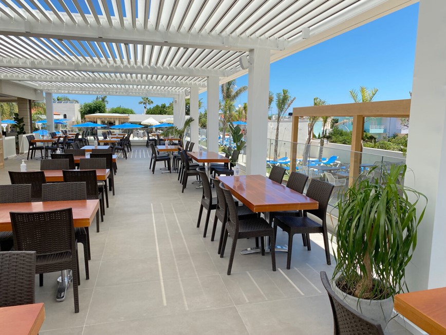 Kyknos hotel, venkovní restaurace, Kréta, Řecko, cestovní kancelář KM TRAVEL