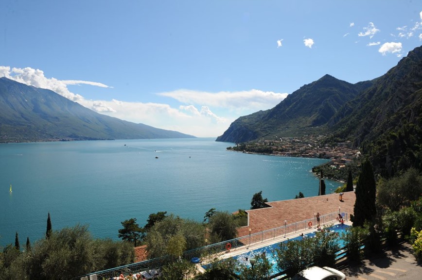 Výhled z hotelu La Limonaia na Lado di Garde, Itálie, KM TRAVEL