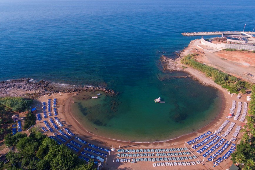 Pohled na pláž u hotelu Lonicera World, Avsallar, Turecko, KM TRAVEL