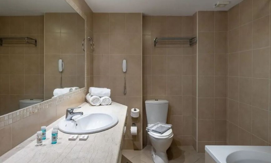 koupelna rodinného pokoje, hotel Marilena, Amoundara, Kréta, KM TRAVEL