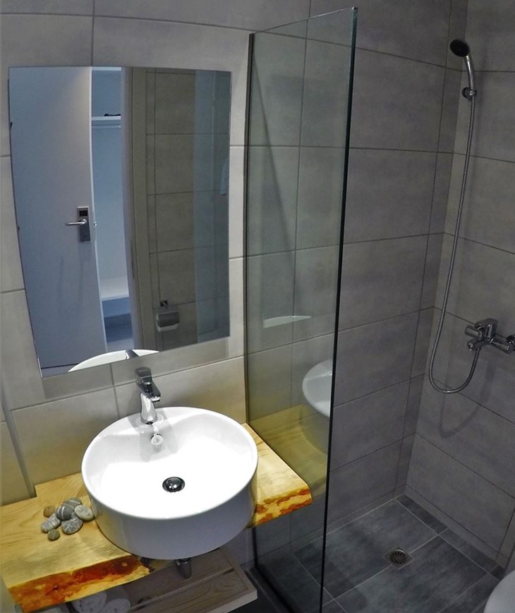 KM TRAVEL - koupelna pokoje v hotelu Meliti na ostrově Kréta, Řecko