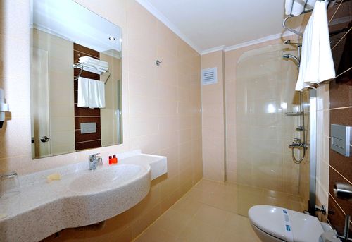 Koupelna hotelu Mesut v Alanyi, Turecko, KM TRAVEL