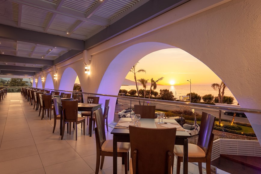 Hotel Oceanis, terasa restaurace, Ixia, Rhodos, Řecko, KM TRAVEL