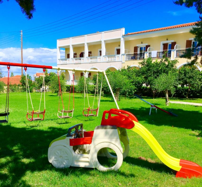 KM TRAVEL  Zakynthos Hotel Palmyra Argassi vnitřní dětské hřiště