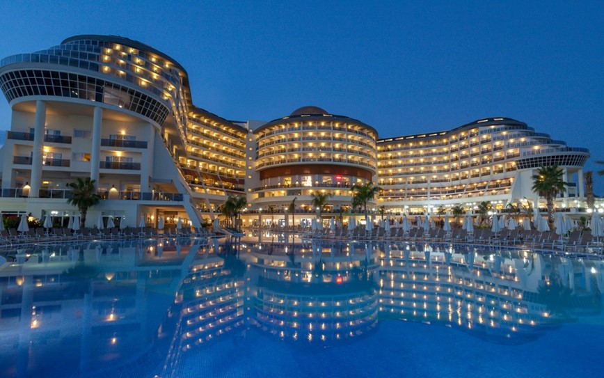 Hotel Sea Planet, hlavní budova v noci, Turecko, KM TRAVEL