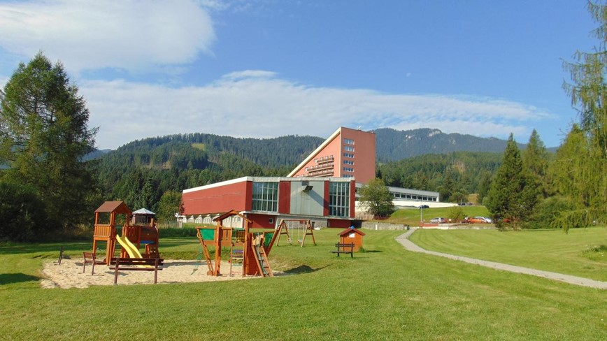 KM TRAVEL dovolená na Slovensku, hotel Sorea Máj s dětským hřištěm