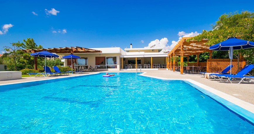 Bazén v hotelu Stafilia, Rhodos, Lardos, KM TRAVEL