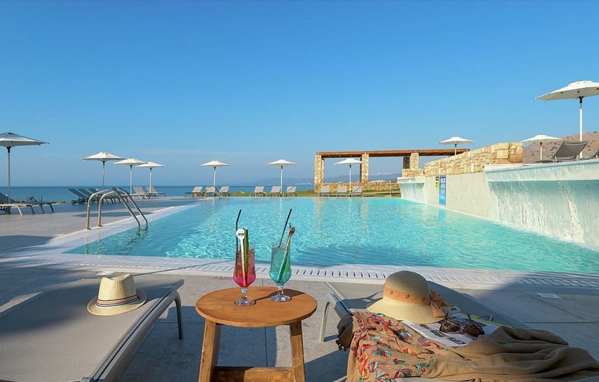 Bazén s lehátky zdarma, hotel Sunrise, Pefkos, Rhodos, Řecko, KM TRAVEL