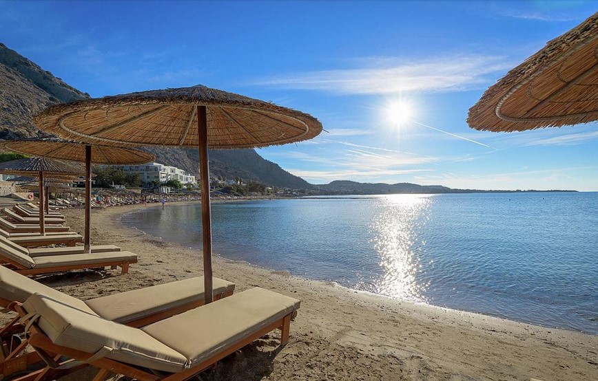 Pláž u hotelu Sunrise, Pefkos, Rhodos, Řecko, KM TRAVEL