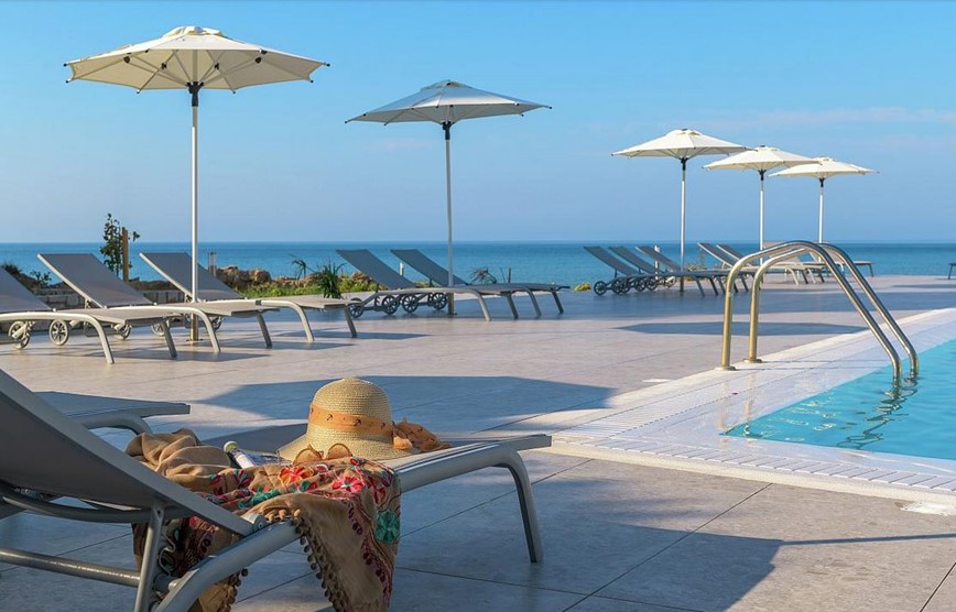Relax u bazénu s výhledem na moře, hotel Sunrise, Pefkos, Rhodos, Řecko, KM TRAVEL