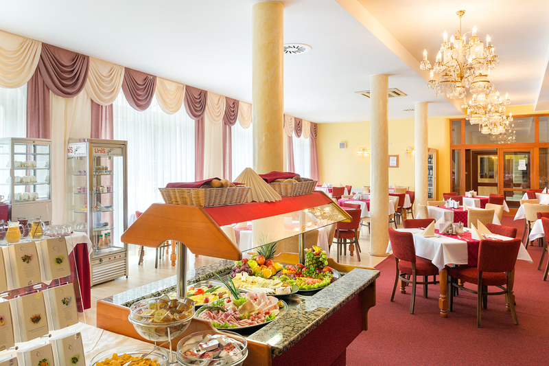 Hotel Miramare Luhačovice stravování formou polopenze KM TRAVEL