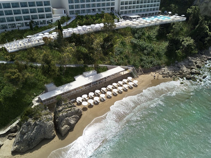 KM TRAVEL Ag. Gordios Mayor La Grotta Verde Grand Resort pláž