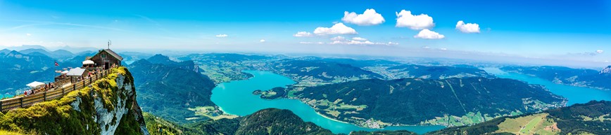 Panoramatický výhled z Orlího hnízda, Sankt Wolfgang. Jezero  Mondsee, Attersee, Rakousko, KM TRAVEL