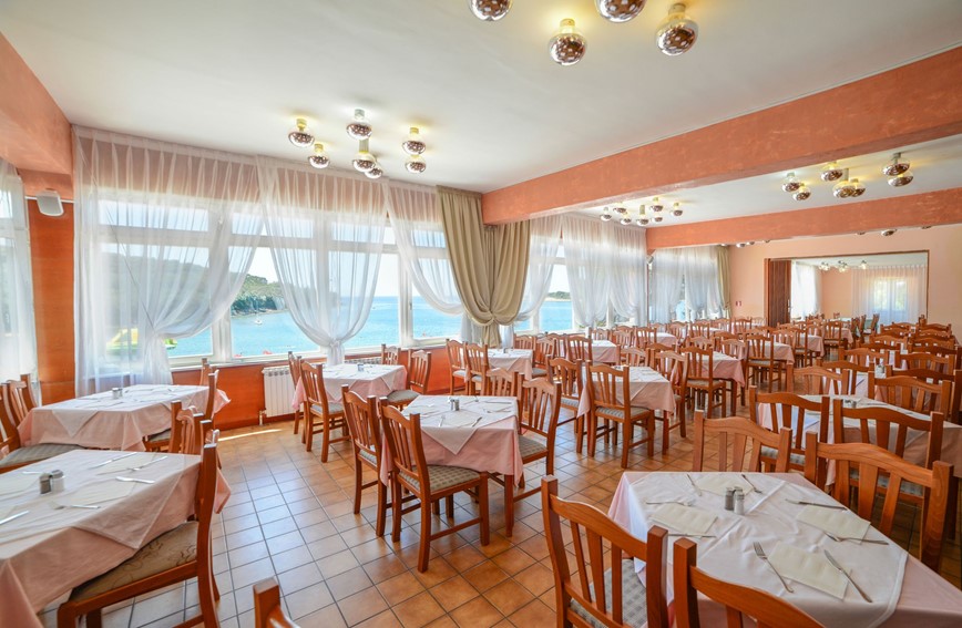 KM TRAVEL Chorvatsko Banjole Centinera Resort restaurace