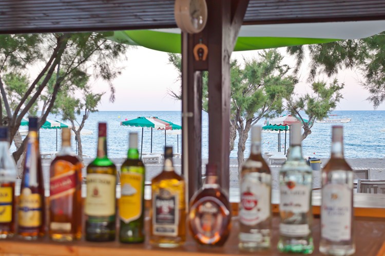 KM TRAVEL, Řecko, Rhodos, plážový bar hotelu Sun Beach Lindos