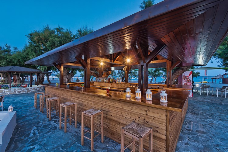KM TRAVEL, Řecko, Rhodos, venkovní bar hotelu Sun Beach Lindos
