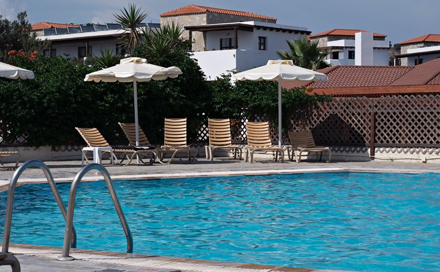 KM TRAVEL, Řecko, řecký ostrov Rhodos, bazén u hotelu Sun Beach Lindos