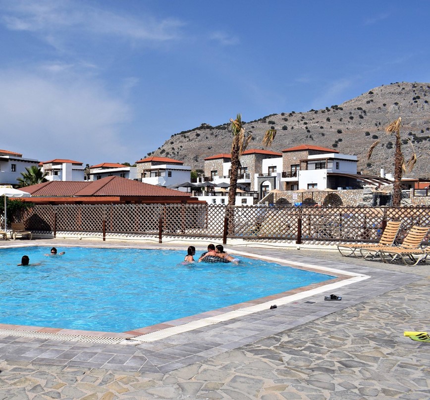 KM TRAVEL, Řecko, Rhodos, hotel Sun Beach Lindos a hotelový bazén